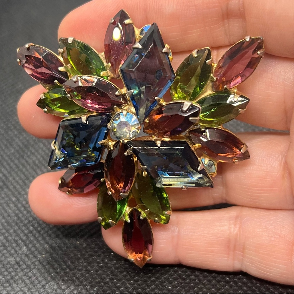 Large Vtg D&E Juliana BOOK PIECE Diamond Shape Multi Color Rhinestone Brooch Pin - Picture 3 of 6
